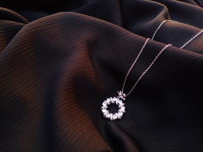 Flower-Shaped Silver Locket – Beautiful and Elegant for Women